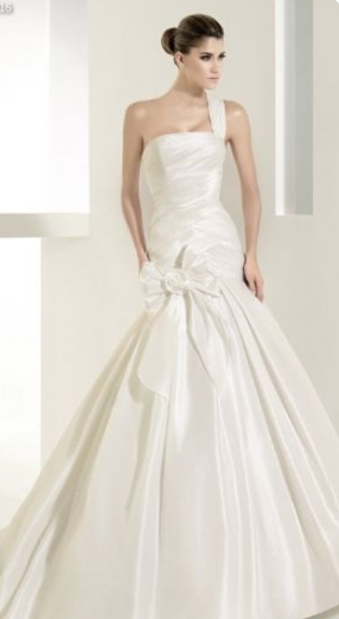 Vestido de novia Mod: WHITE ONE 6216 / Talla 44